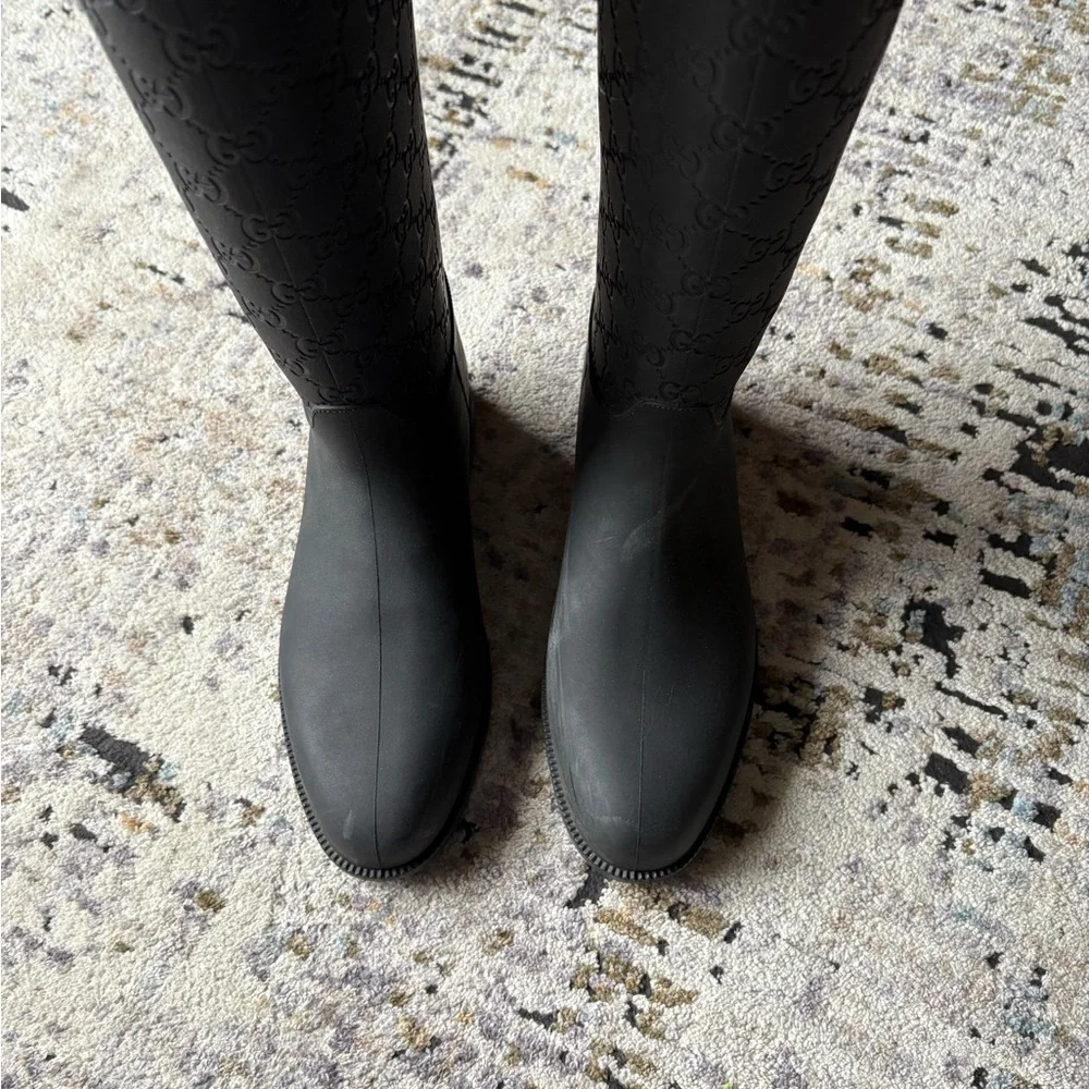 Gucci Black Rubber Guccisma Wellington Boot, Embossed Monogram, Insulated Inside - Picture 5 of 16